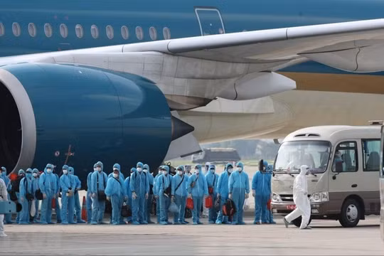 Vụ "chuyến bay giải cứu": Sếp dùng "ám hiệu" chia tiền hối lộ cho cấp dưới