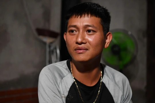 "Người hùng" kể lại lúc chèo thuyền giữa nước lũ cứu nạn nhân vụ sập cầu Phong Châu