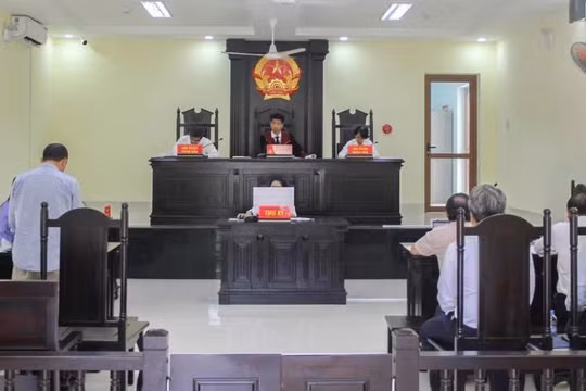 Ông Vinh tại phiên tòa trước đó. 