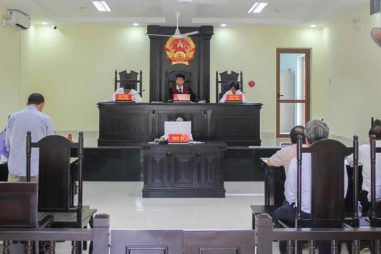 Ông Vinh tại phiên tòa trước đó. 