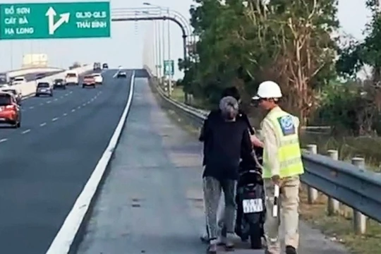 Phóng xe máy vào cao tốc, tài xế khai do đi theo Google maps