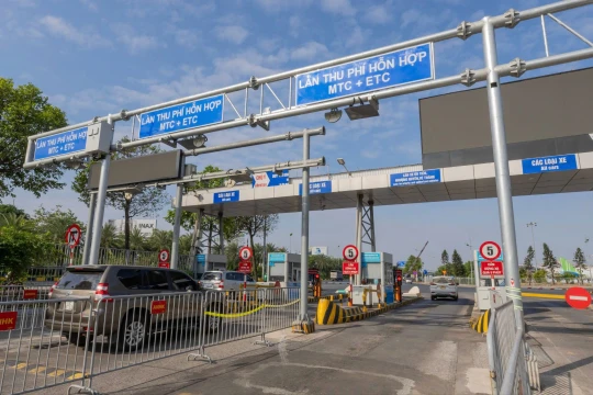 Sân bay Nội Bài mở 3 làn thu phí không dừng 