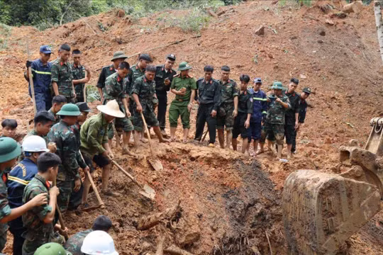 Hiện trường nơi xảy ra vụ sạt lở.