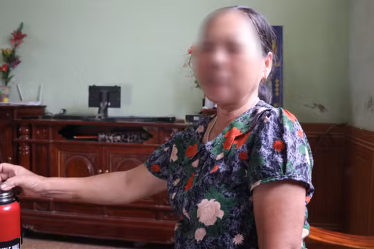 Bị ép bán 13 chỉ vàng, cụ bà 69 tuổi nói một câu khiến kẻ lừa đảo mất hút