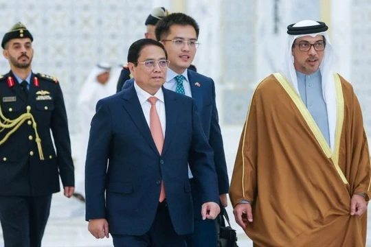 UAE bắn 21 loạt đại bác chào đón Thủ tướng Phạm Minh Chính