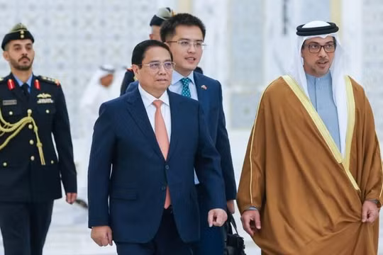 UAE bắn 21 loạt đại bác chào đón Thủ tướng Phạm Minh Chính