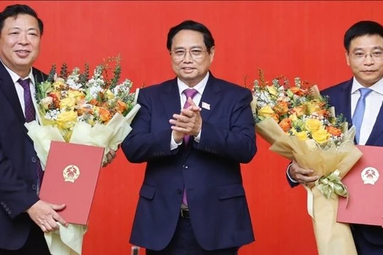 Giao nhiệm vụ cho 2 tân bộ trưởng, Thủ tướng lưu ý thực hiện tốt việc rà soát, tinh gọn bộ máy