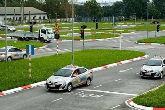 Hơn 39.000 học viên được cấp chứng chỉ lái ô tô sai. Ảnh minh họa.