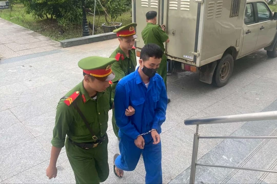 Vì sao hoãn phiên tòa xét xử nghi phạm sát hại cô gái 17 tuổi, phi tang ở sông Hồng?