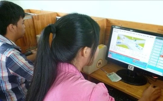 Phải thi lại lý thuyết khi giấy phép lái xe hết hạn: Chuyên gia nói gì?