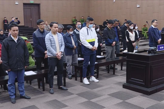 Vụ chuyến bay giải cứu giai đoạn 2: Cựu cán bộ khai vì anh em nên mất hết