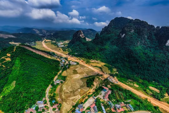 Hình hài đường liên kết vùng Hòa Bình - Hà Nội, cao tốc Sơn La sau hơn 1 năm thi công