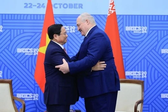 Tổng thống Belarus đề nghị Việt Nam hợp tác sản xuất ô tô để xuất khẩu 