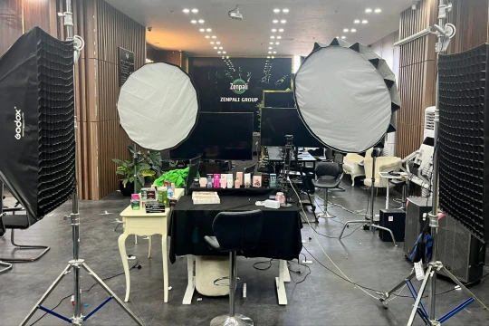 Thu giữ 10.000 chai nước hoa không rõ nguồn gốc bán trên kênh TikTok Phan Thủy Tiên 