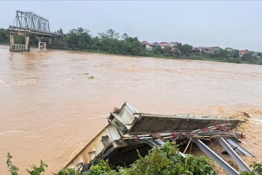 Thủ tướng chỉ đạo xây cầu Phong Châu mới kiên cố, an toàn trong điều kiện mưa lũ