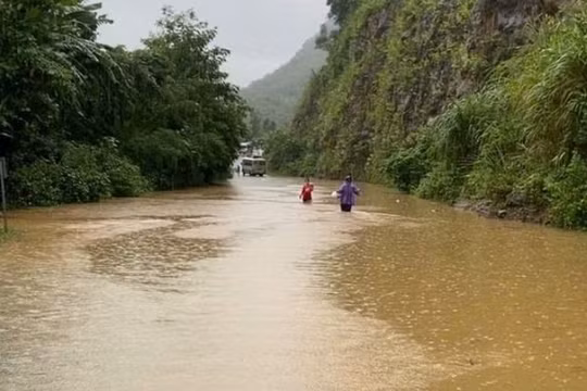 Nước lũ trên sông Mã, sông Lèn dâng cao, Thanh Hóa phát lệnh báo động 2