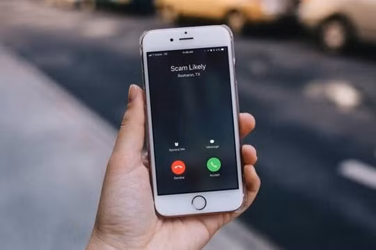 Nghe lời người lạ, người phụ nữ "bay" mất 5 tỷ đồng