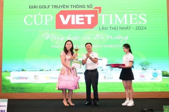Nữ golfer đoạt giải Best Net ấn tượng với Giải Golf Truyền thông số Cúp VietTimes