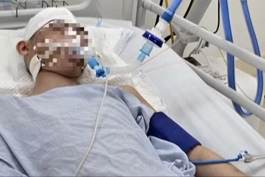 Nam sinh lớp 8 thời điểm được điều trị.