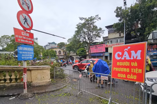 Nước sông Hồng dâng cao, Hà Nội cấm cầu Long Biên