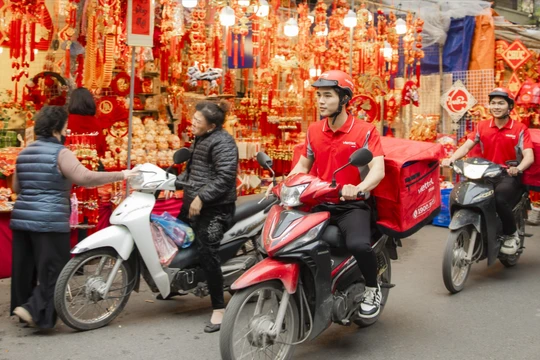 Thu nhập của bưu tá Viettel Post trong các dịp cao điểm có thể tăng từ 40-60% so với bình thường, tùy sản lượng.