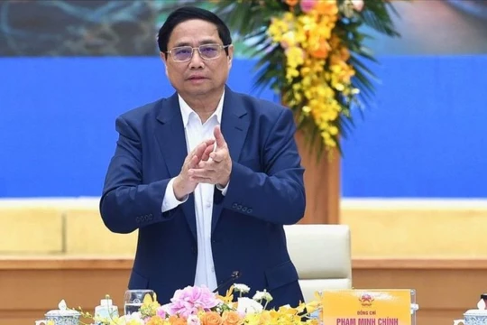 Thủ tướng chia sẻ 12 "từ khóa" quan trọng: Truyền thống, liên kết, bứt phá, bao trùm, toàn diện và bền vững trong phát triển vùng Đồng bằng sông Hồng.