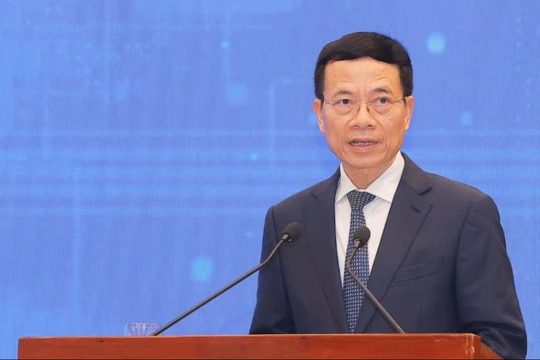 Bộ trưởng Bộ Thông tin và Truyền thông Nguyễn Mạnh Hùng phát biểu tại Vietnam - Asia DX Summit 2024.