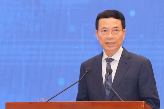 Bộ trưởng Bộ Thông tin và Truyền thông Nguyễn Mạnh Hùng phát biểu tại Vietnam - Asia DX Summit 2024.