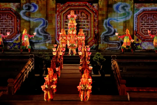 Nhiều công nghệ số hiện đại được trình diễn trên sân khấu của Festival Huế 2024.