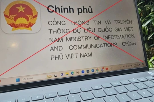 Giao diện trang web giả mạo cổng thông tin của Bộ TT&TT, được các đối tượng thiết lập nhằm lừa người dùng tải, cài đặt ứng dụng có chứa mã độc.