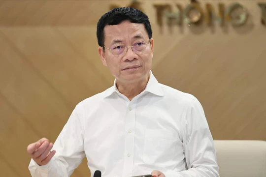 Bộ trưởng Bộ Thông tin Truyền thông Nguyễn Mạnh Hùng.