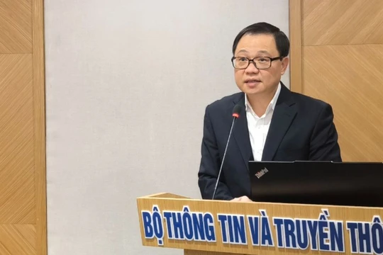 Ông Triệu Minh Long, Vụ trưởng Vụ Hợp tác quốc tế - Bộ Thông tin và Truyền thông trao đổi về việc thúc đẩy hợp tác trong ASEAN.