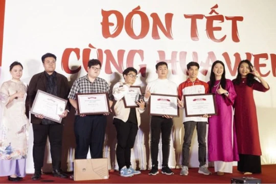 Các sinh viên xuất sắc nhất của cuộc thi ICT Competition 2023 - 2024.