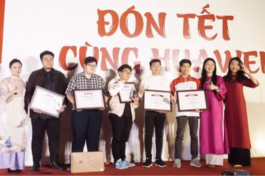Các sinh viên xuất sắc nhất của cuộc thi ICT Competition 2023 - 2024.