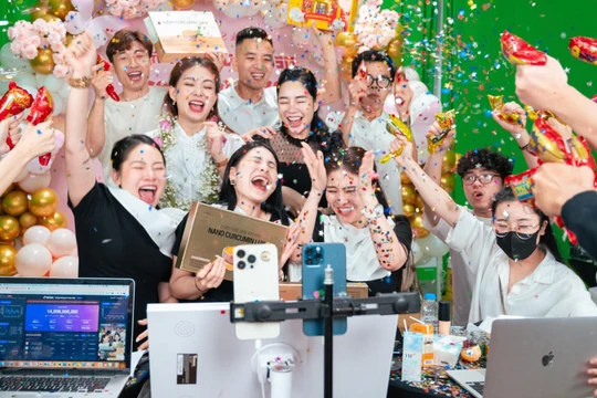 Chiến thần livestream phải nộp thuế thế nào sau những phiên doanh thu trăm tỷ?