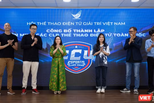 Đại diện Ban điều hành Liên minh, Ban Trọng tài quốc gia, CLB thể thao điện tử chuyên nghiệp, CLB thể thao điện tử tại các trường đại học công bố ra mắt Liên minh.