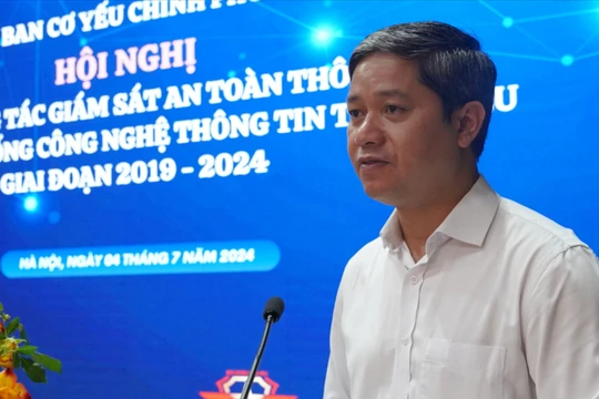 Đại tá Nguyễn Hữu Hùng, Phó Trưởng ban Ban Cơ yếu Chính phủ.