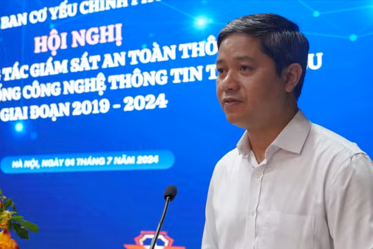 Đại tá Nguyễn Hữu Hùng, Phó Trưởng ban Ban Cơ yếu Chính phủ.