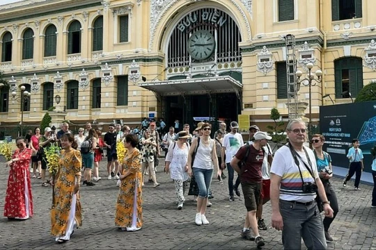 Doanh thu từ hoạt động du lịch Tết Nguyên đán 2024 ước đạt khoảng 6.550 tỉ đồng, tăng 4% so với cùng kỳ năm trước.