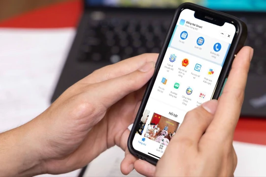 Mạng xã hội và ứng dụng nhắn tin trên Internet trở thành công cụ hữu hiệu trong hoạt động thông tin cơ sở.