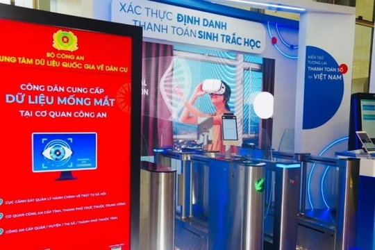 Từ ngày 1/7 tới, thông tin về mống mắt sẽ được thu thập tại cơ quan Công an khi người dân đến làm thẻ căn cước mới.
