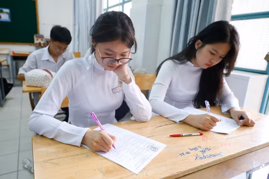 Bộ GD&ĐT nói gì về đề thi Ngữ Văn trùng khớp một phần với tin đồn trên mạng?