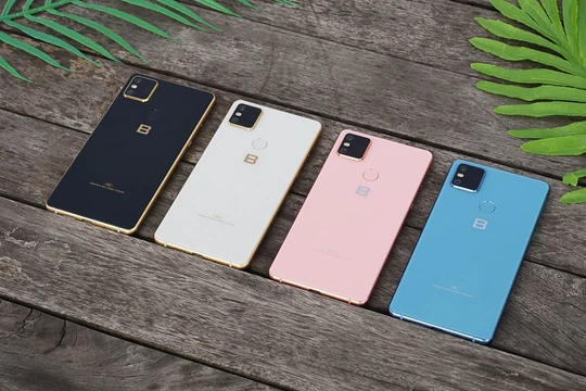 Bphone B86 có thiết kế đẹp mắt với 2 màu sắc mới là hồng và xanh