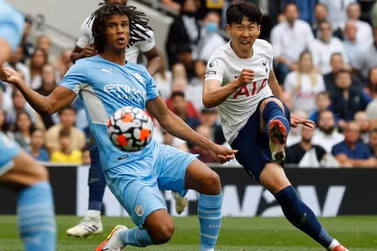 Cú cứalòng của Son Heung-min ghi bàn vào lưới Manchester City (ảnh: AFP)