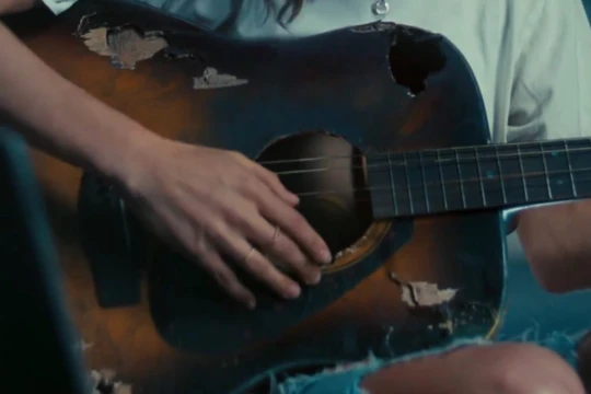 Quảng cáo của Samsung đá xoáy Apple (Ảnh cắt từ clip)