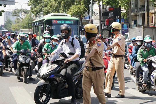 Người vi phạm giao thông có thể nộp phạt trực tuyến (ảnh VnExpress)