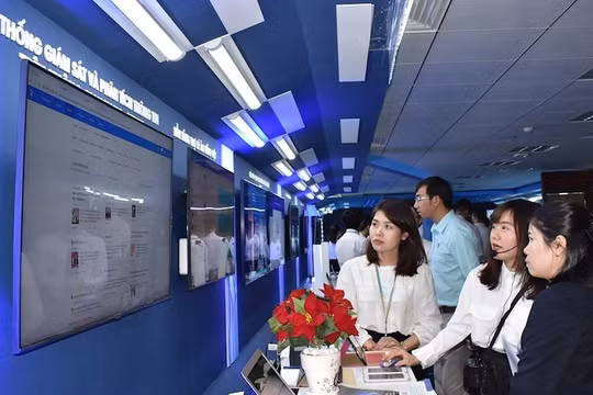 Lực lượng lao động của TP.HCM hiện nay khoảng 5 triệu người và sẽ tăng từ 2,3 đến 2,5% mỗi năm, cơ cấu kinh tế theo hướng dịch vụ - công nghiệp - nông nghiệp