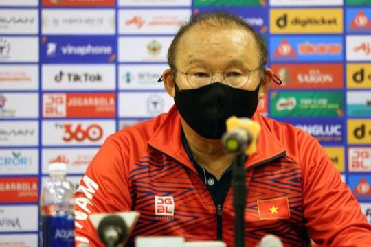HLV Park Hang-seo trả lời truyền thông sau trận chung kết SEA Games 31
