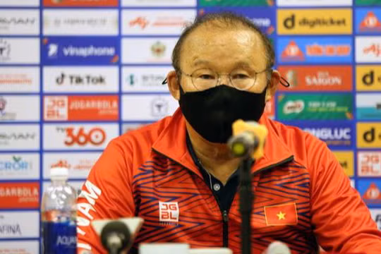 HLV Park Hang-seo trả lời truyền thông sau trận chung kết SEA Games 31