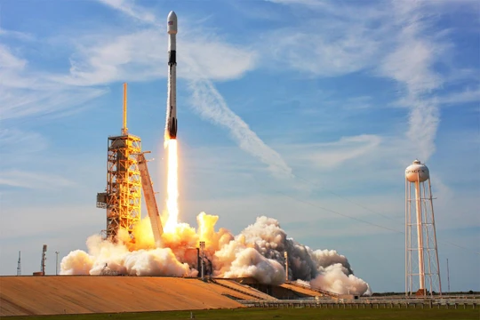 Tên lửa Falcon 9 của công ty SpaceX (ảnh: SpaceFlight Insider)
